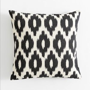 3/30 🩶H&M HOME IKAT PILLOW CUSHION COVER 20”